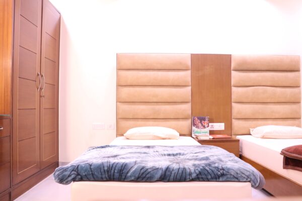 Guest House Deluxe - Image 2